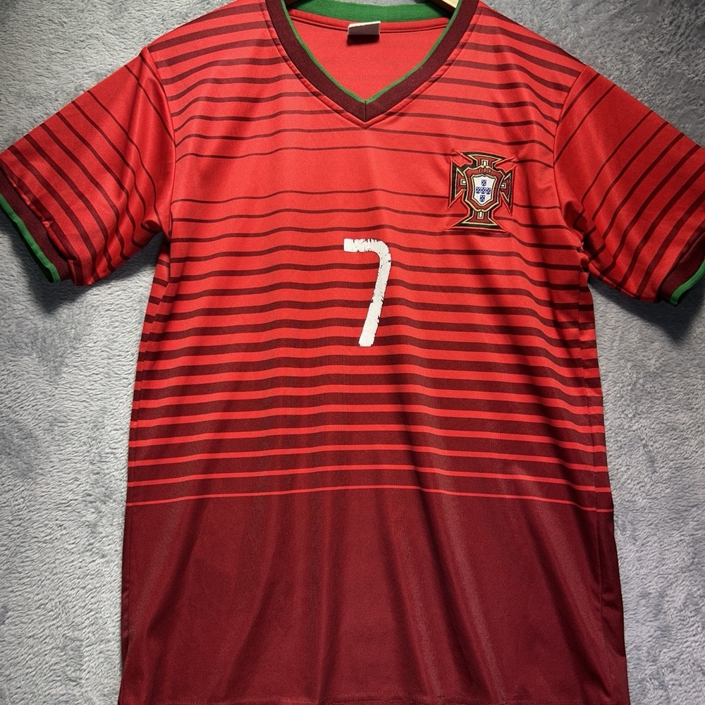 Cristiano Ronaldo #7 Portugal Home Soccer Jersey Men's Large Crest Well Loved